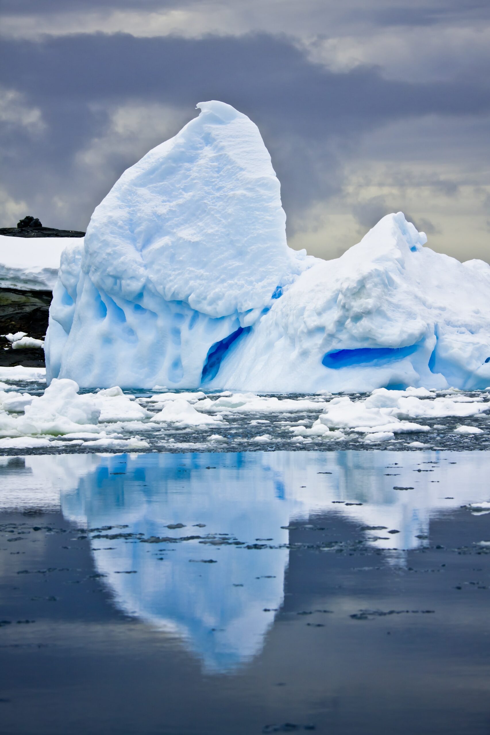 antarctic-iceberg-3CJ8AXU-min-scaled
